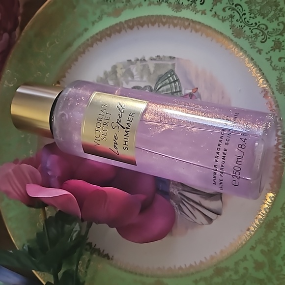 Traded NIB Victoria's Secret Lovespell Shimmer Body Mist 8.4 fl oz - Picture 5 of 10